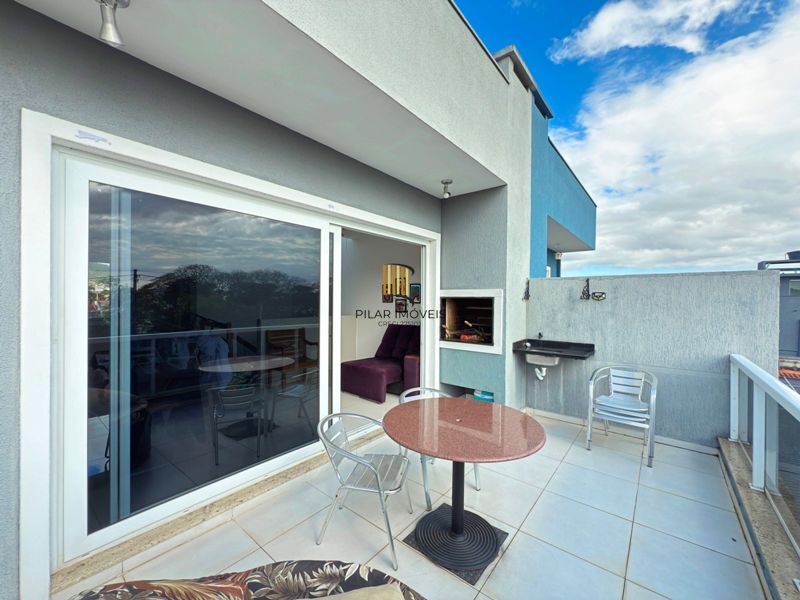 Casa com vista para o Rio e 3 dormitórios