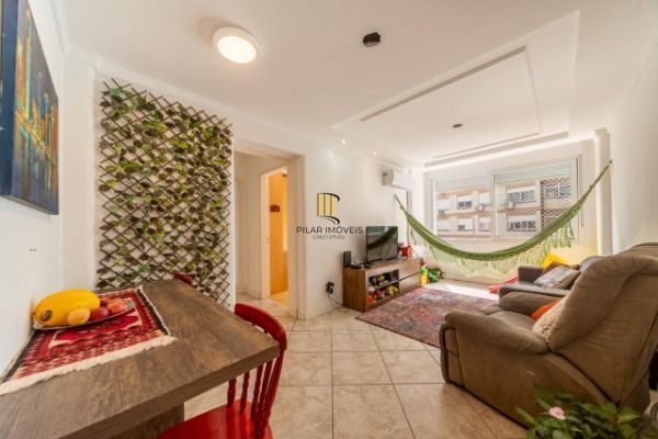 Apartamento em Porto Alegre, no bairro Vila Assunção, com 2 dormitório(s), e 2 banheiros, à venda.