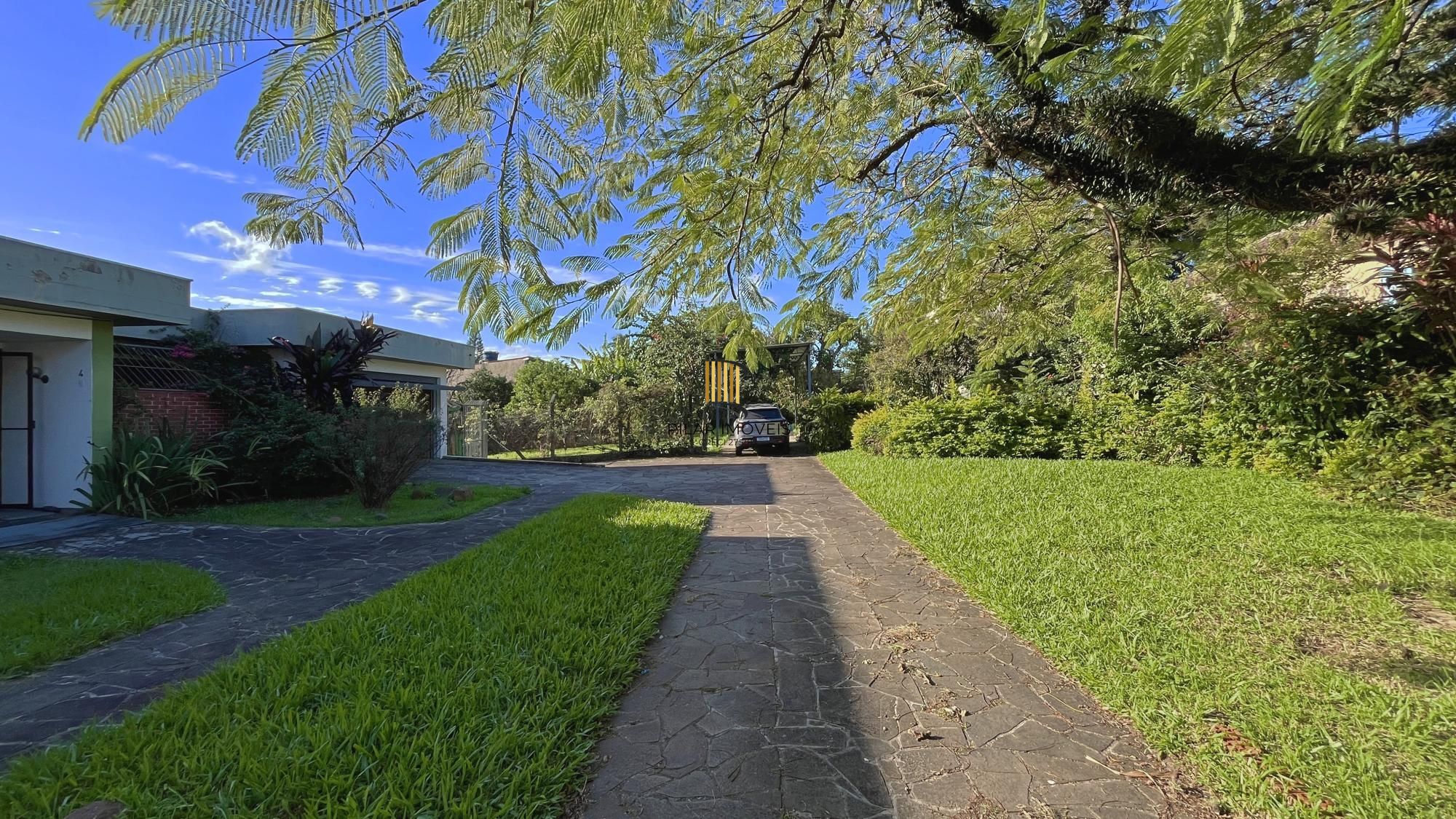 Casa 4 dormitórios no bairro Glória
