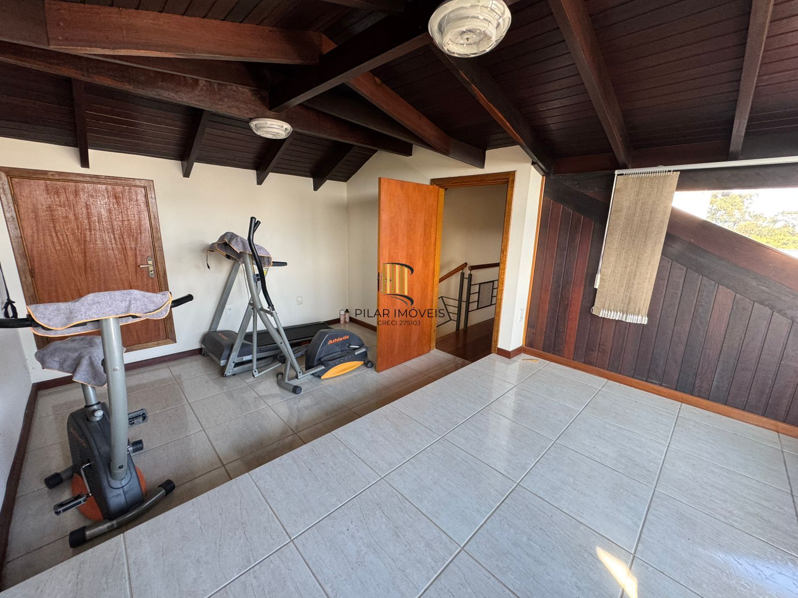 Casa em Condomínio no Jardim Isabel com 270m², 3 dormitórios, 4 vagas