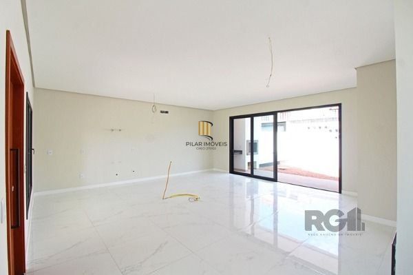 Casa Condominio em Porto Alegre, no bairro Ipanema, com 3 dormitório(s), à venda.