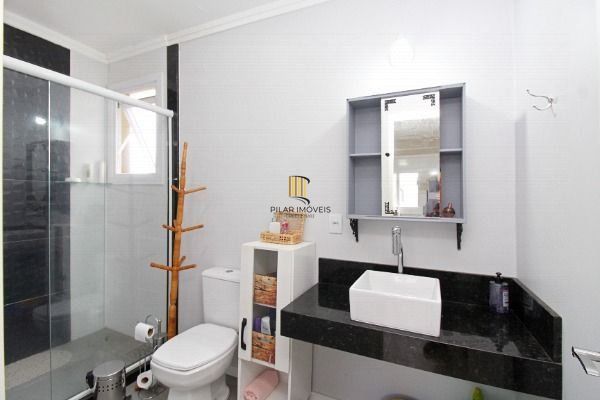 Casa em Porto Alegre, no bairro Hípica, com 3 dormitório(s), e 3 banheiros, à venda.