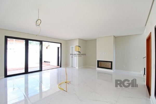Casa Condominio em Porto Alegre, no bairro Ipanema, com 3 dormitório(s), à venda.