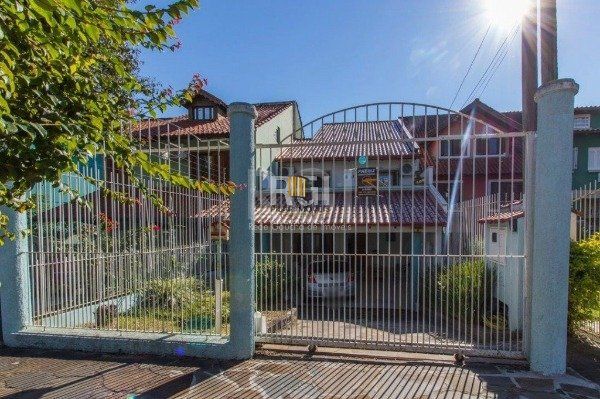 Casa 3 dormitórios no bairro Aberta dos Morros