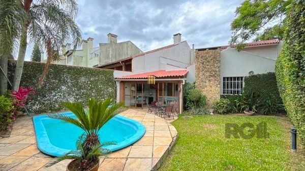 Casa 3 dormitórios no bairro Ipanema