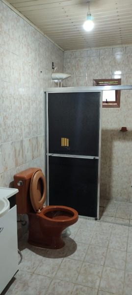 Casa em Porto Alegre, no bairro Campo Novo, com 3 dormitório(s), e 3 banheiros, à venda.