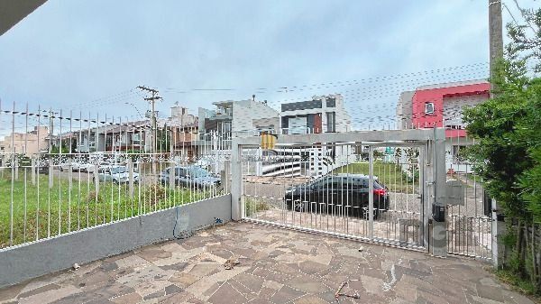 Casa em Porto Alegre, no bairro Hípica, com 3 dormitório(s), e 3 banheiros, à venda.