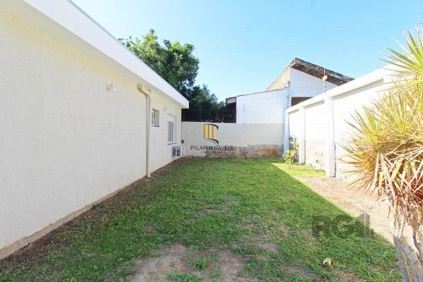 Casa em Porto Alegre, no bairro Espírito Santo, com 3 dormitório(s), e 3 banheiros, à venda.