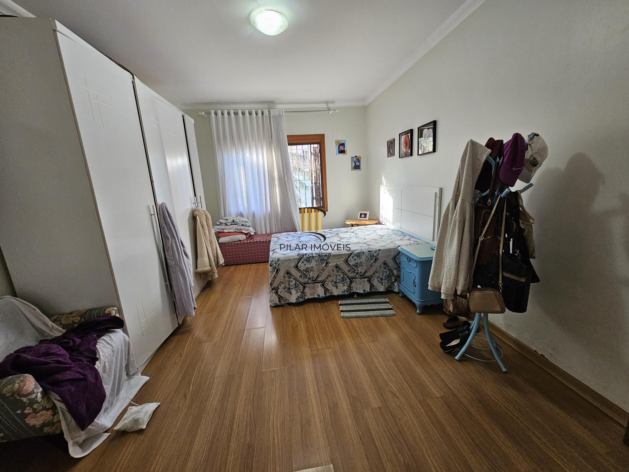 Casa 3 dormitórios no bairro Guarujá