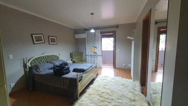 Casa em Porto Alegre, no bairro Ipanema, com 3 dormitório(s), e 3 banheiros, à venda.