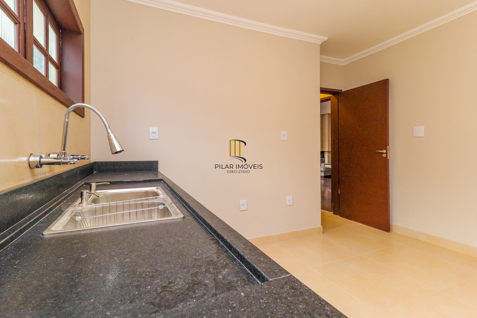 Excelente residência com 4 dormitórios