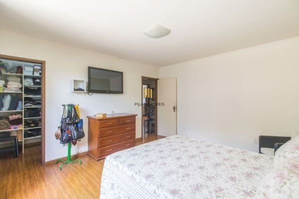 Casa para Venda - 300m², 4 dormitórios, sendo 1 suites, 8 vagas - Imperial Parque