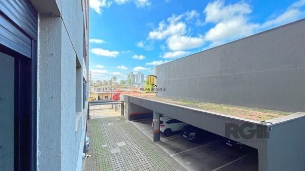 Apartamento em Porto Alegre, no bairro Cristal, com 2 dormitório(s), e 2 banheiros, à venda.