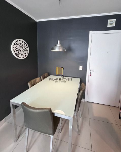 Apartamento em Porto Alegre, no bairro Cristal, com 2 dormitório(s), e 2 banheiros, à venda.