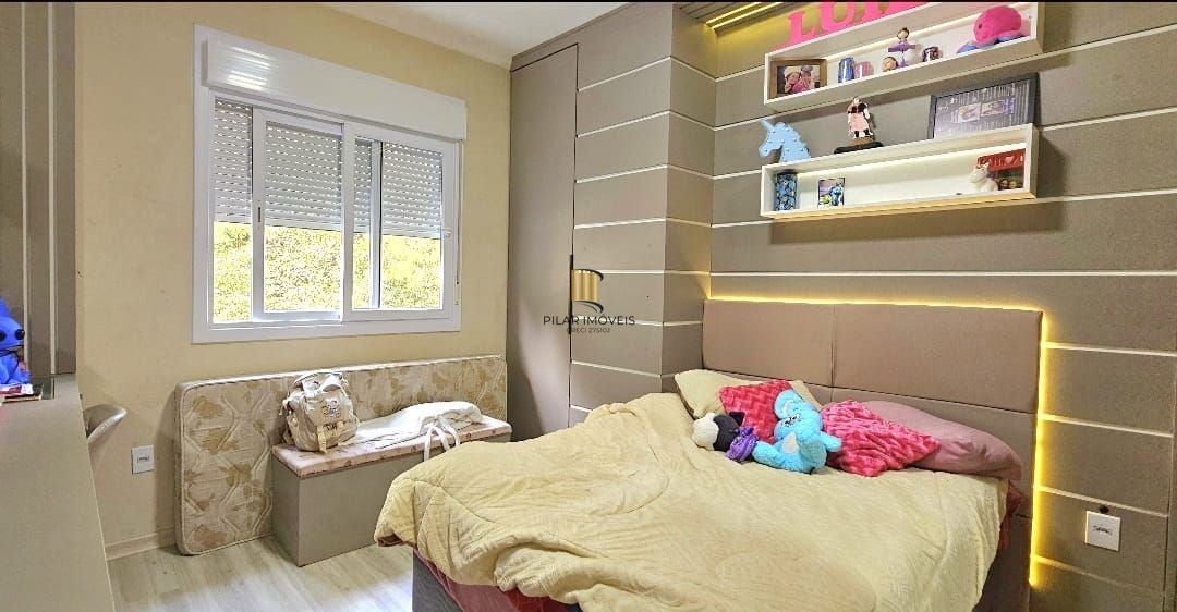 Sobrado  Semi Mobiliado -   Condominio fechado na zona sul de Porto Alegre, com placas solares.
