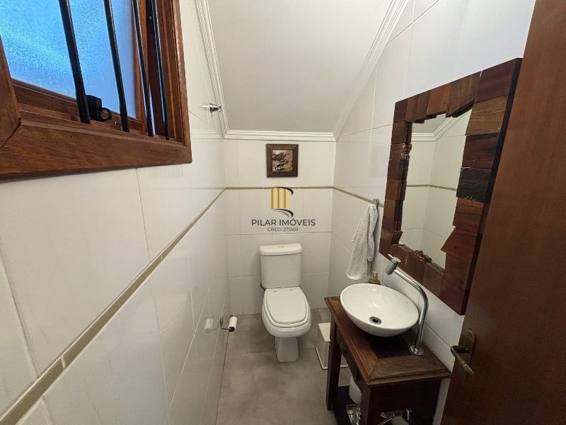 Casa 3 dormitórios no bairro Hípica