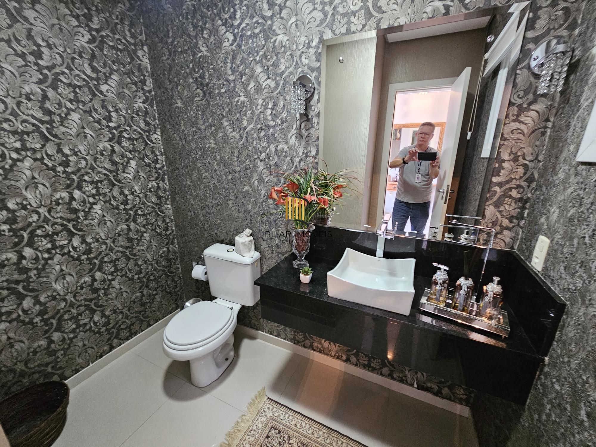 Casa 3 dormitórios no bairro Hípica