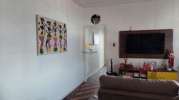 Apartamento em Porto Alegre, no bairro Azenha, com 2 dormitório(s), e 2 banheiros, à venda.
