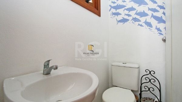 Casa em Porto Alegre, no bairro Hípica, com 3 dormitório(s), e 3 banheiros, à venda.