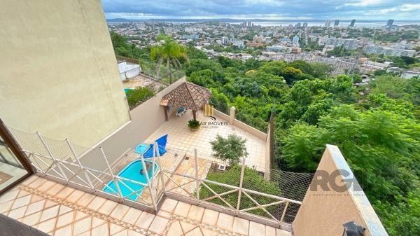 Casa 3 dormitórios no bairro Nonoai