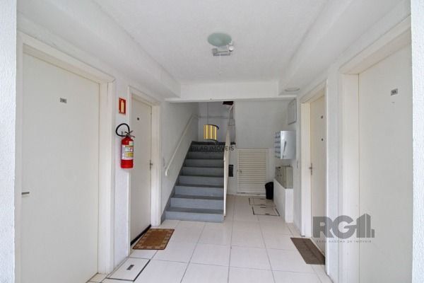 Apartamento em Porto Alegre, no bairro Vila Nova, com 2 dormitório(s), e 2 banheiros, à venda.