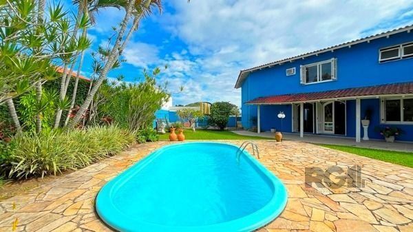 Casa em Porto Alegre, no bairro Ipanema, com 3 dormitório(s), à venda.