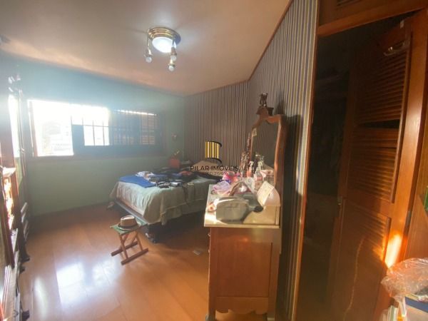 Casa para Venda - 301m², 4 dormitórios, sendo 1 suites, 2 vagas - Bom Jesus