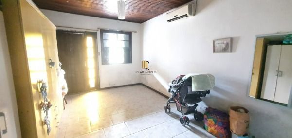 Casa em Porto Alegre, no bairro Belém Novo, com 2 dormitório(s), e 2 banheiros, à venda.