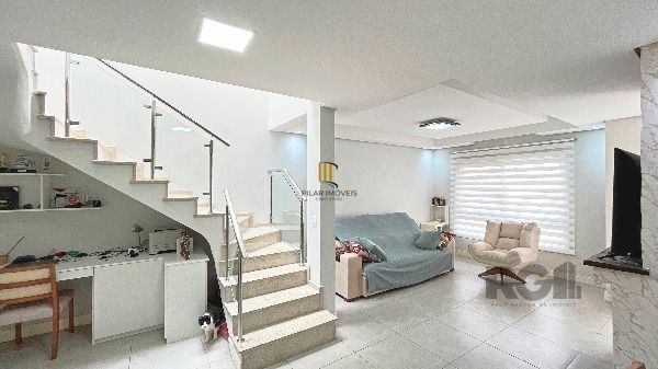 Casa em Porto Alegre, no bairro Hípica, com 3 dormitório(s), e 3 banheiros, à venda.
