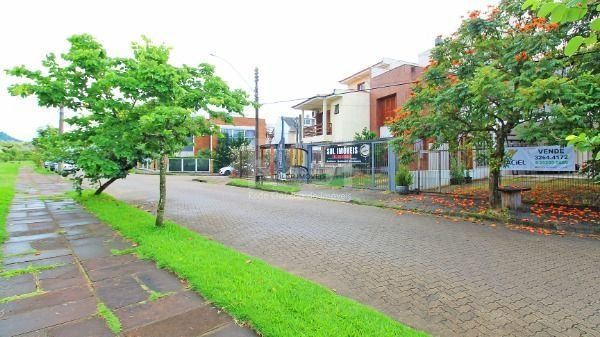 Casa em Porto Alegre, no bairro Hípica, com 3 dormitório(s), e 3 banheiros, à venda.