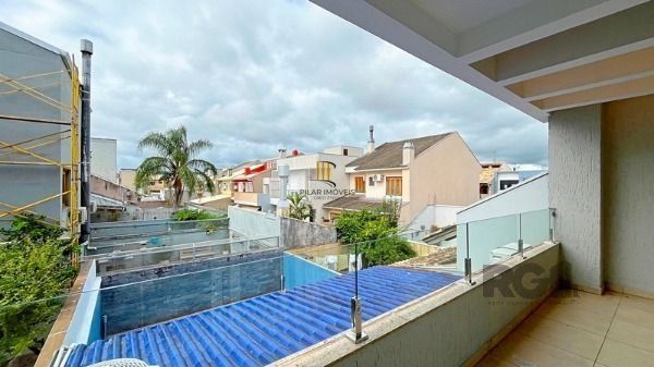 Casa em Porto Alegre, no bairro Hípica, com 3 dormitório(s), e 3 banheiros, à venda.