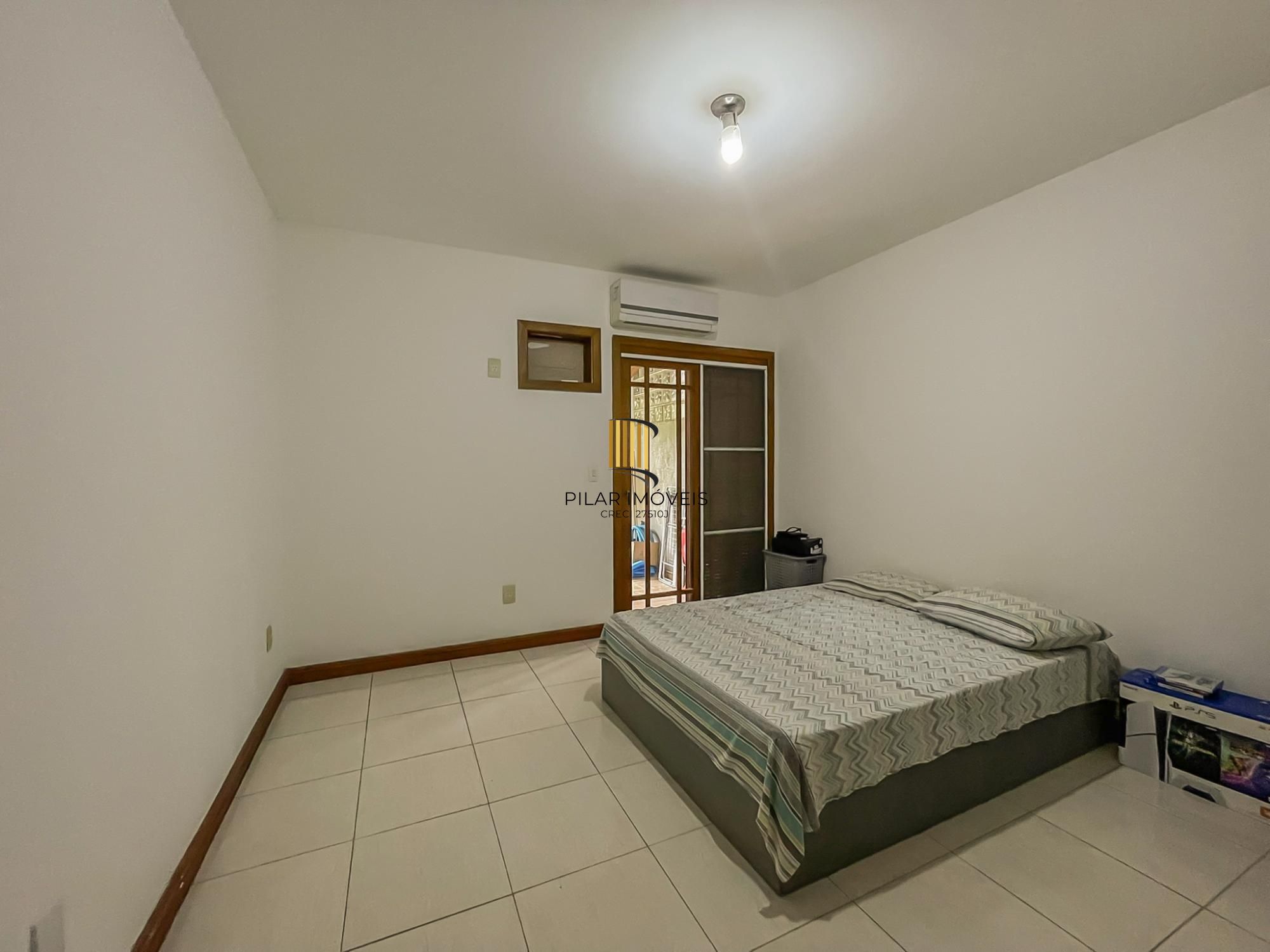 Casa 3 suítes com piscina em condomínio alto padrão na zona sul de Porto Alegre !