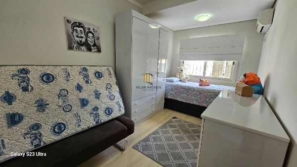 Casa em Porto Alegre, no bairro Hípica, com 3 dormitório(s), e 3 banheiros, à venda.