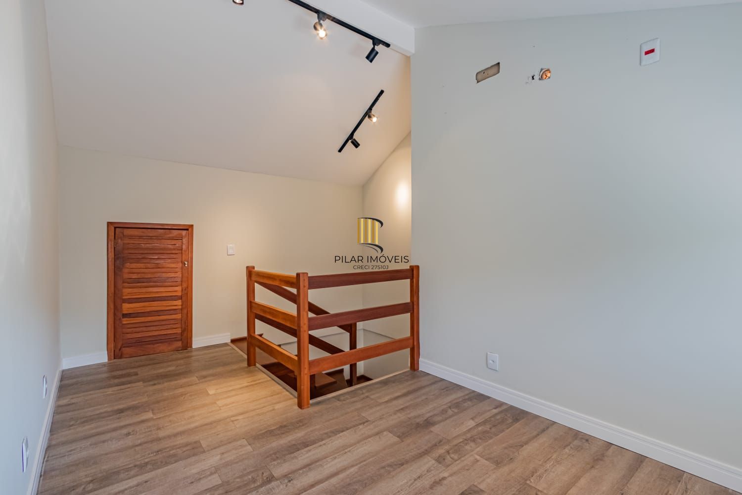 Sobrado 2 dormitórios com sótão em condomínio no bairro Hípica Urubatan zona sul de Porto Alegre !