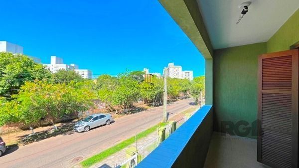 Sobrado 4 dormitórios no bairro Camaquã
