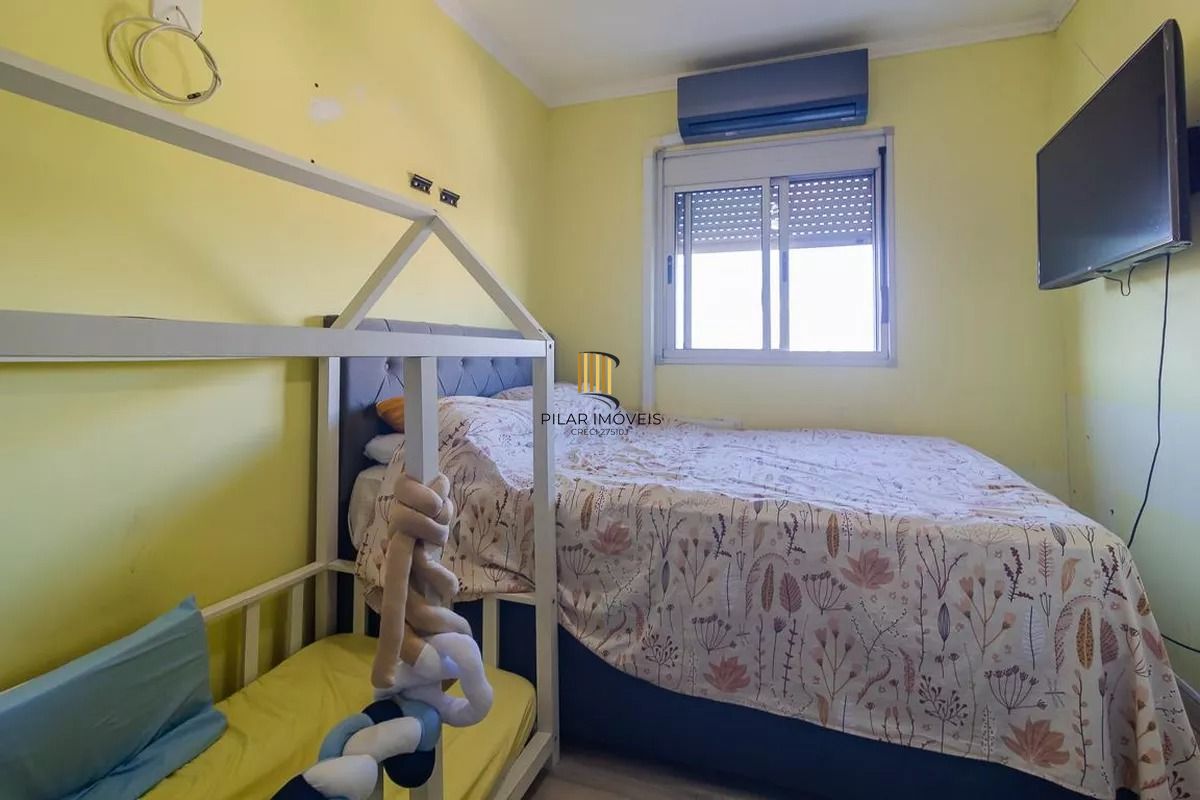 Apartamento 2 dormitórios, com suíte, churrasqueira, e vaga escriturada.