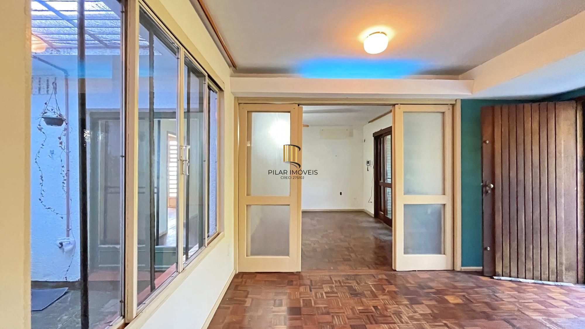 Casa 4 dormitórios no bairro Glória