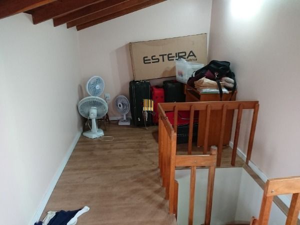 Casa em Porto Alegre, no bairro Espirito Santo, com 4 dormitório(s), e 4 banheiros, à venda.