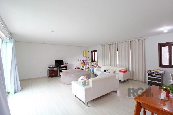 Casa Condominio para Venda - 137m², 3 dormitórios, sendo 1 suites, 3 vagas - Hípica