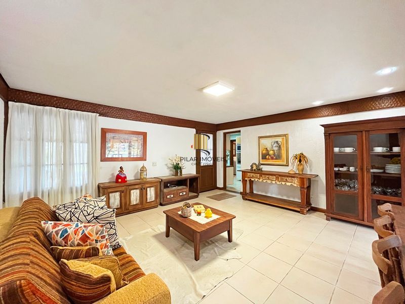 Terra Ville - Casa com 384 m² - fundo para o lago , semi mobiliada , com 3 suites e piscina .