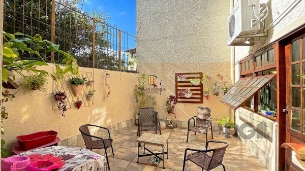 Casa Condominio em Porto Alegre, no bairro Ipanema, com 3 dormitório(s), e 3 banheiros, à venda.