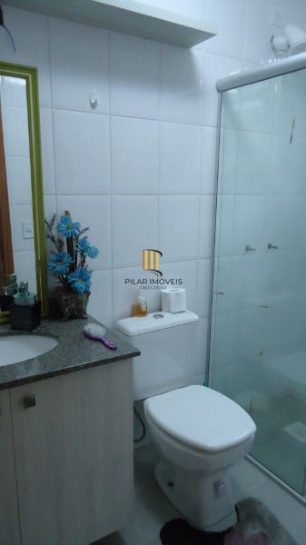 Sítio em Porto Alegre, no bairro Hípica, com 2 dormitório(s), e 2 banheiros, à venda.