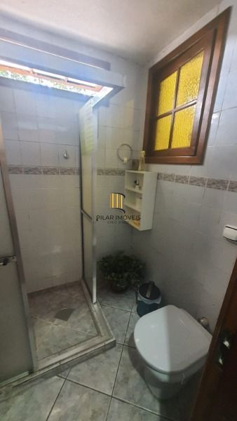 Casa em Porto Alegre, no bairro Nonoai, com 3 dormitório(s), e 3 banheiros, à venda.