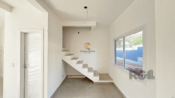 Casa Condominio em Porto Alegre, no bairro Nonoai, com 2 dormitório(s), e 2 banheiros, à venda.
