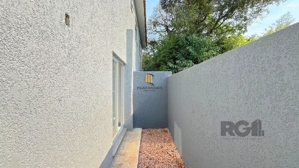 Casa Condominio em Porto Alegre, no bairro Nonoai, com 2 dormitório(s), e 2 banheiros, à venda.