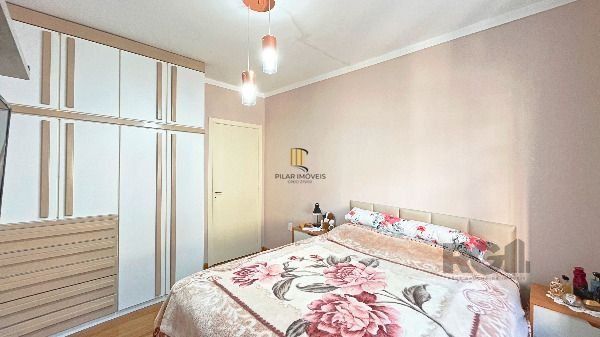 Casa em Porto Alegre, no bairro Medianeira, com 3 dormitório(s), e 3 banheiros, à venda.