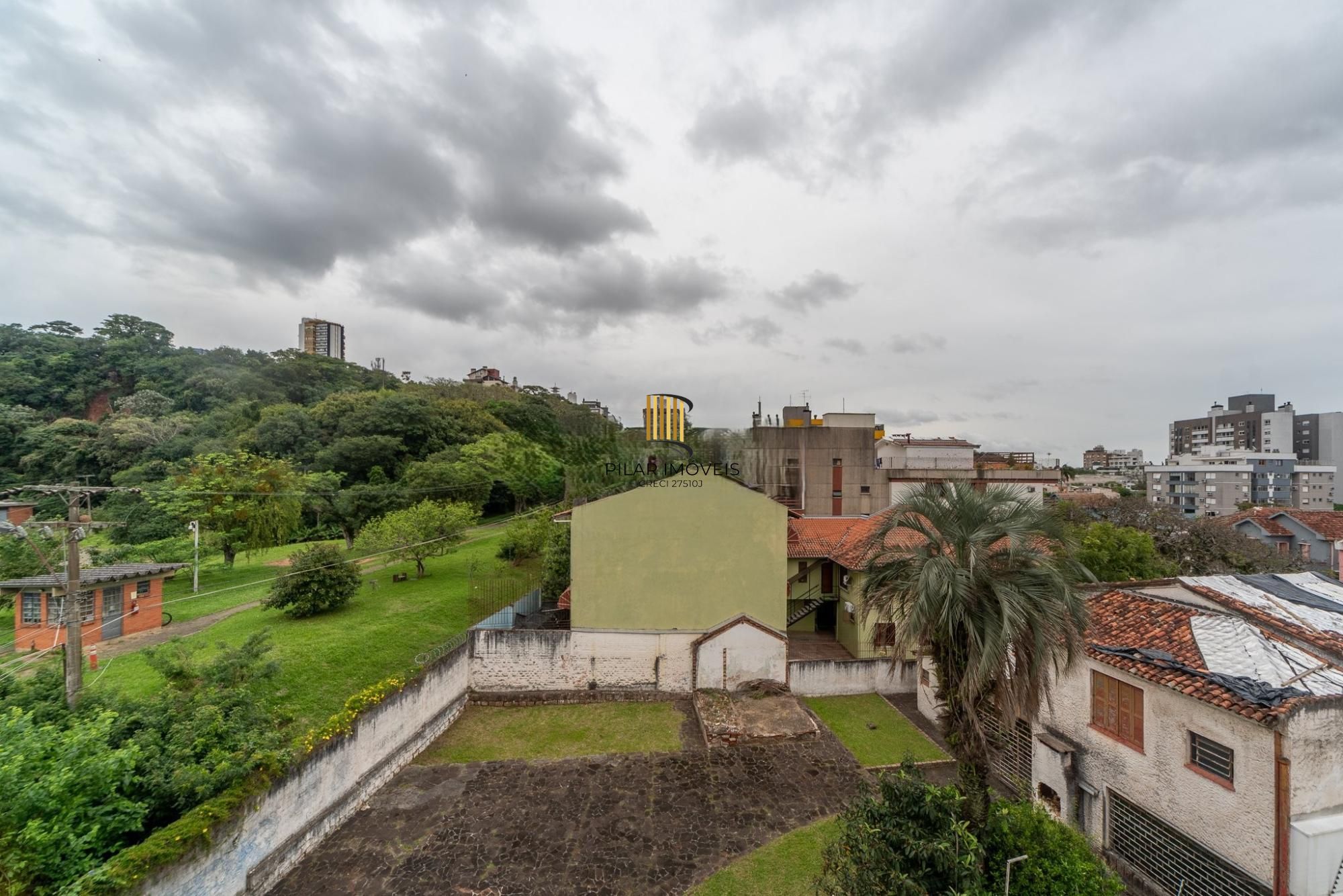 Excelente apartamento de 110m² de área privativa, 3 dormitórios, 2 vagas, no coração do bairro Menino Deus.