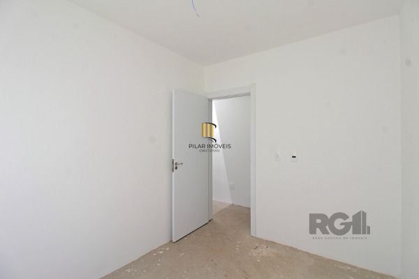 Casa Condominio em Porto Alegre, no bairro Hípica, com 3 dormitório(s), e 3 banheiros, à venda.