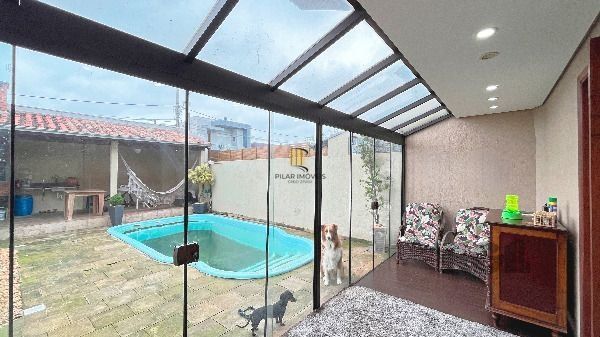 Casa em Porto Alegre, no bairro Hípica, com 3 dormitório(s), e 3 banheiros, à venda.