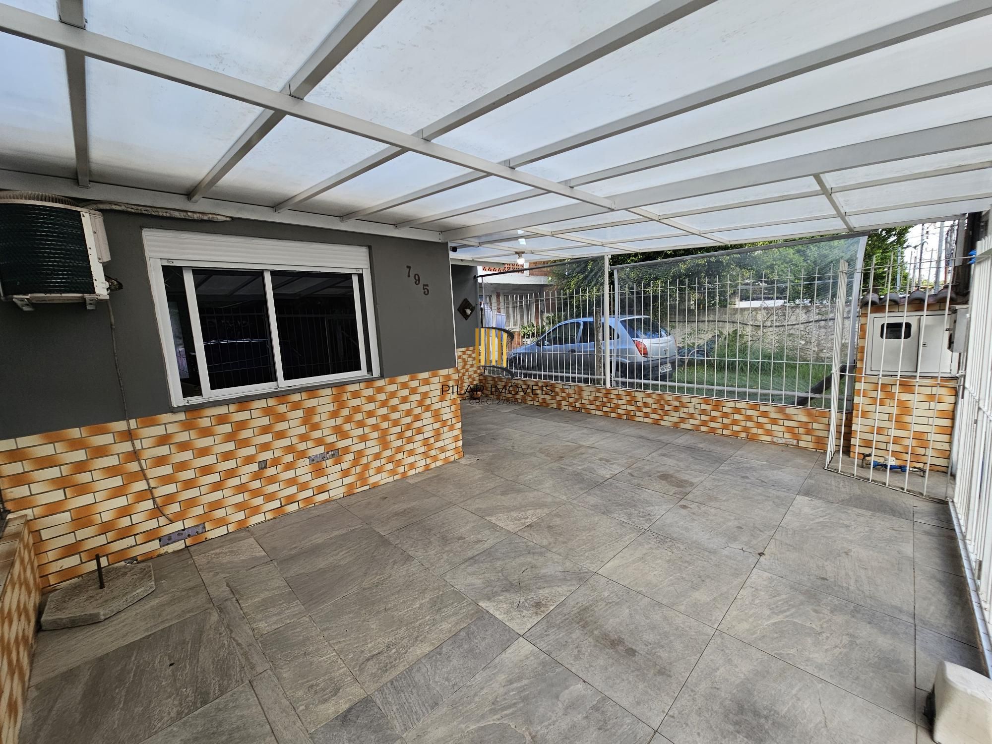 Casa com piscina e salão de festas na Rua Capitão Pedroso bairro Restinga zona sul de Porto Alegre !